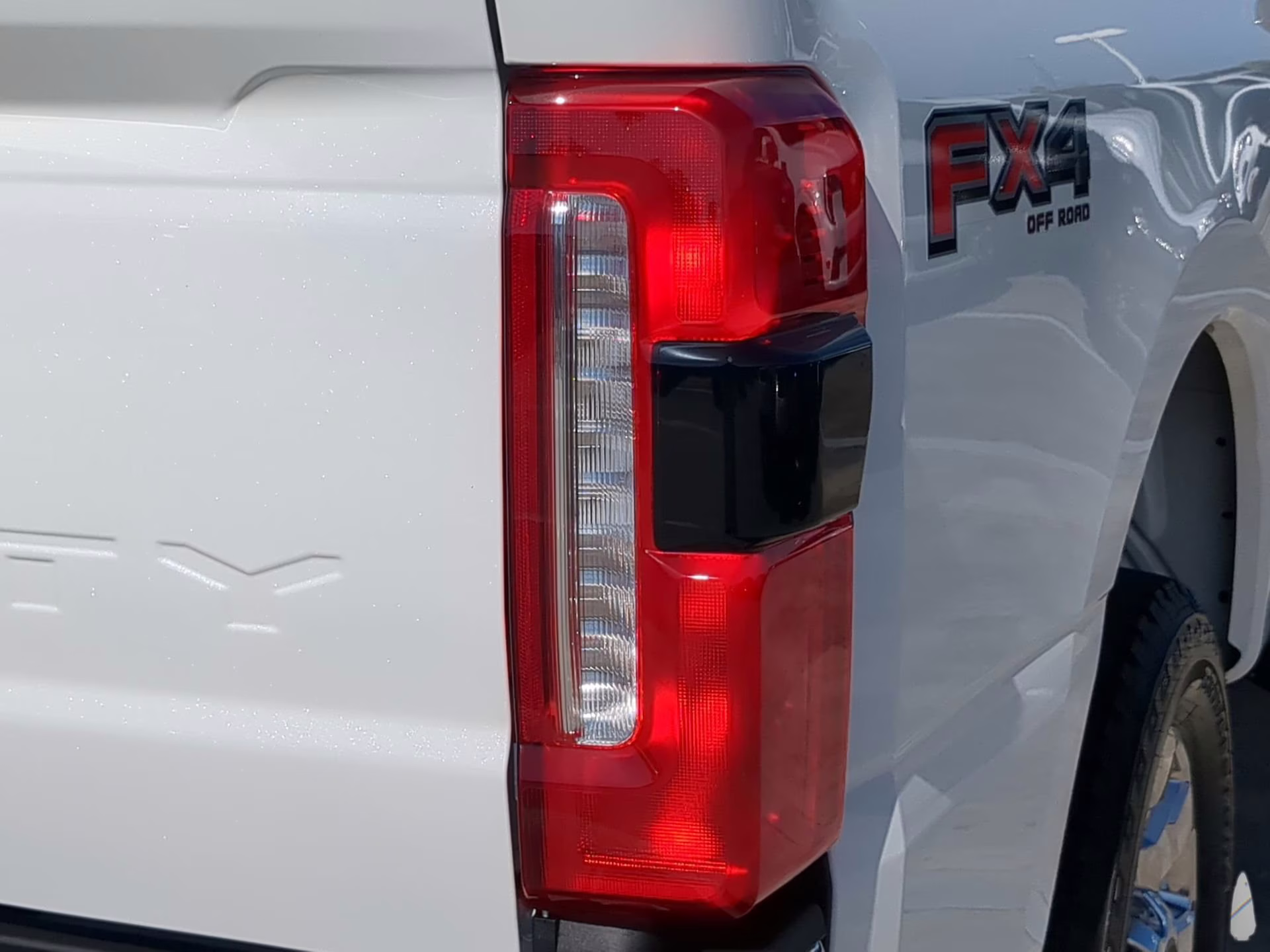 2026 Star White Metallic Tri-Coat Ford Super Duty F-250 SRW LARIAT Crew Cab Pickup 4X4 Truck