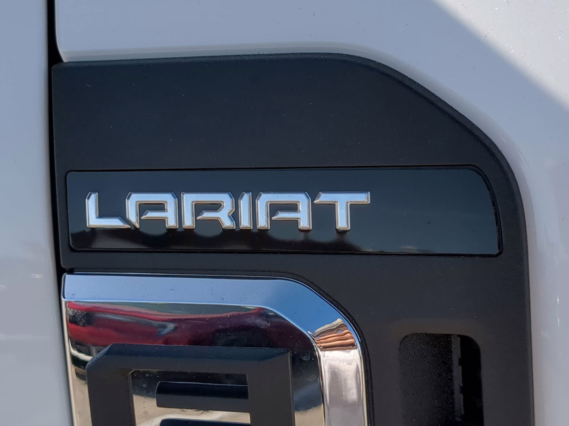 2026 Star White Metallic Tri-Coat Ford Super Duty F-250 SRW LARIAT Crew Cab Pickup 4X4 Truck