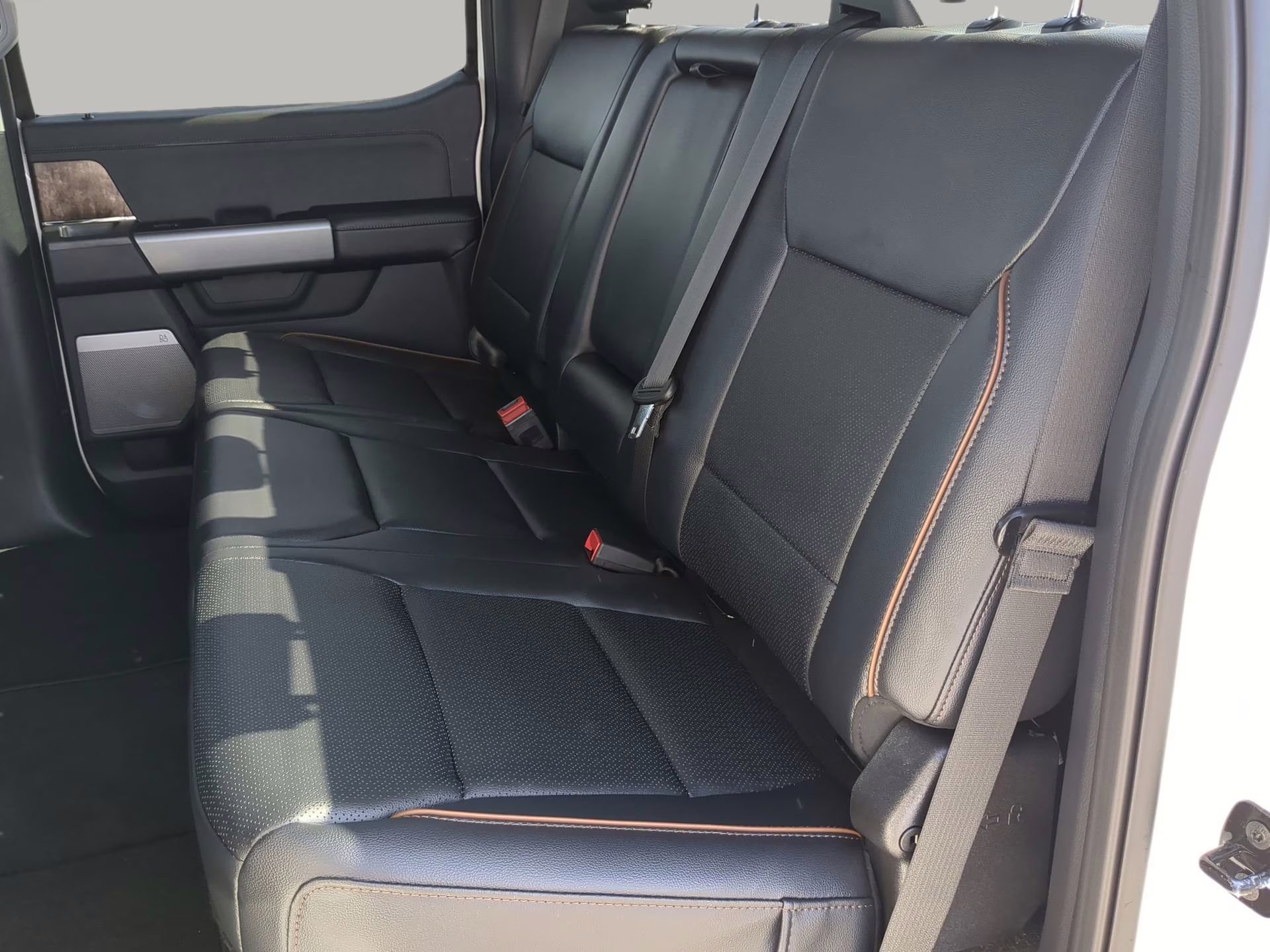 2026 Star White Metallic Tri-Coat Ford Super Duty F-250 SRW LARIAT Crew Cab Pickup 4X4 Truck