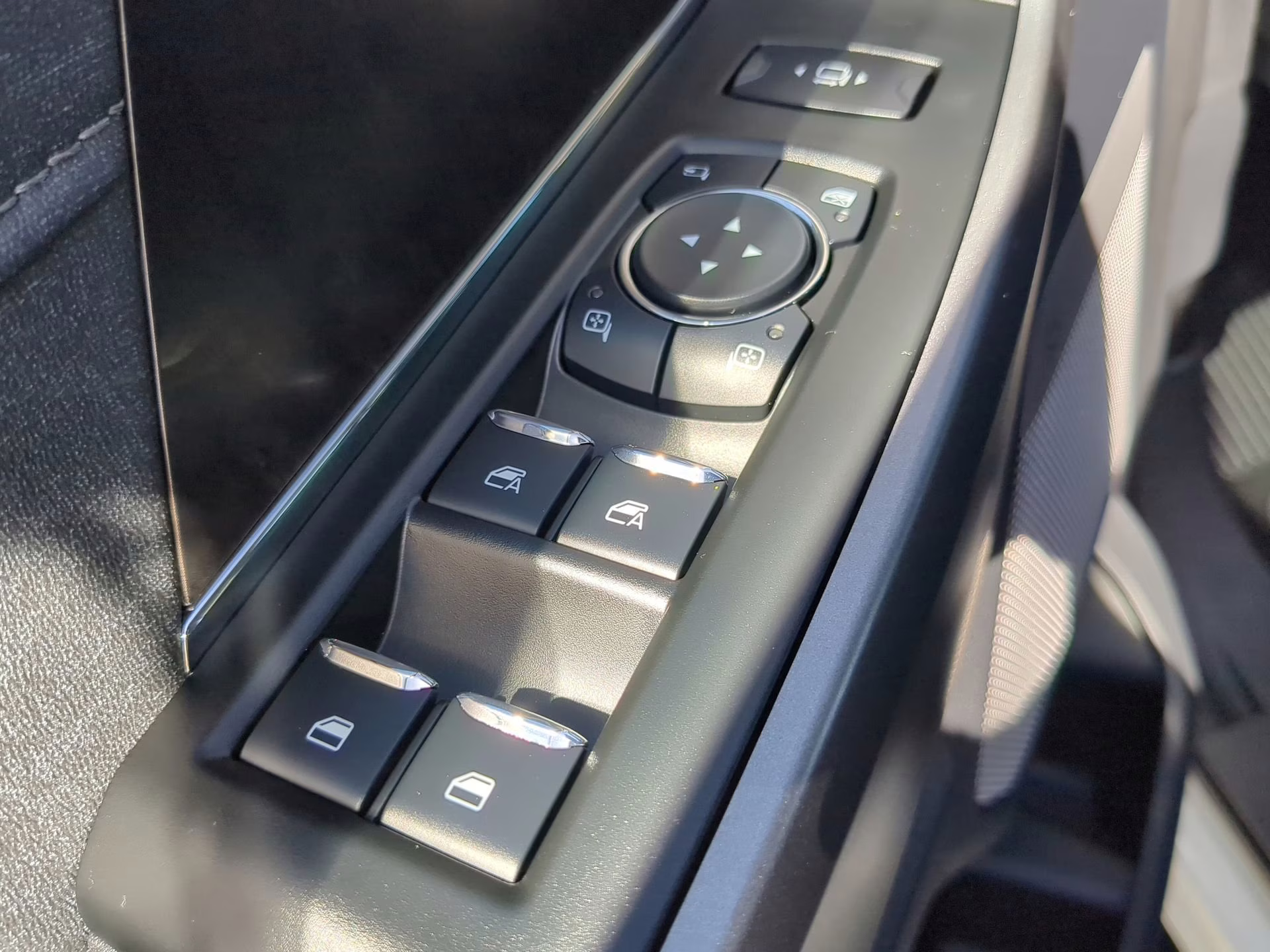 2026 Star White Metallic Tri-Coat Ford Super Duty F-250 SRW LARIAT Crew Cab Pickup 4X4 Truck