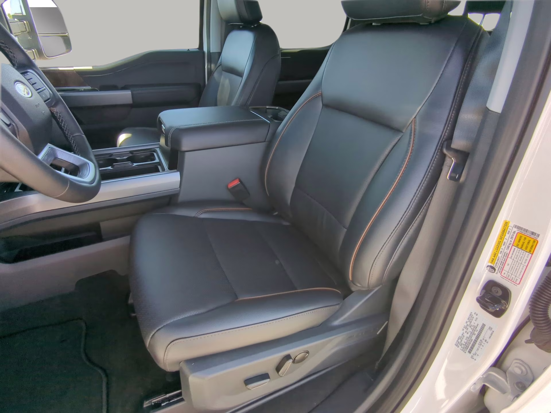 2026 Star White Metallic Tri-Coat Ford Super Duty F-250 SRW LARIAT Crew Cab Pickup 4X4 Truck