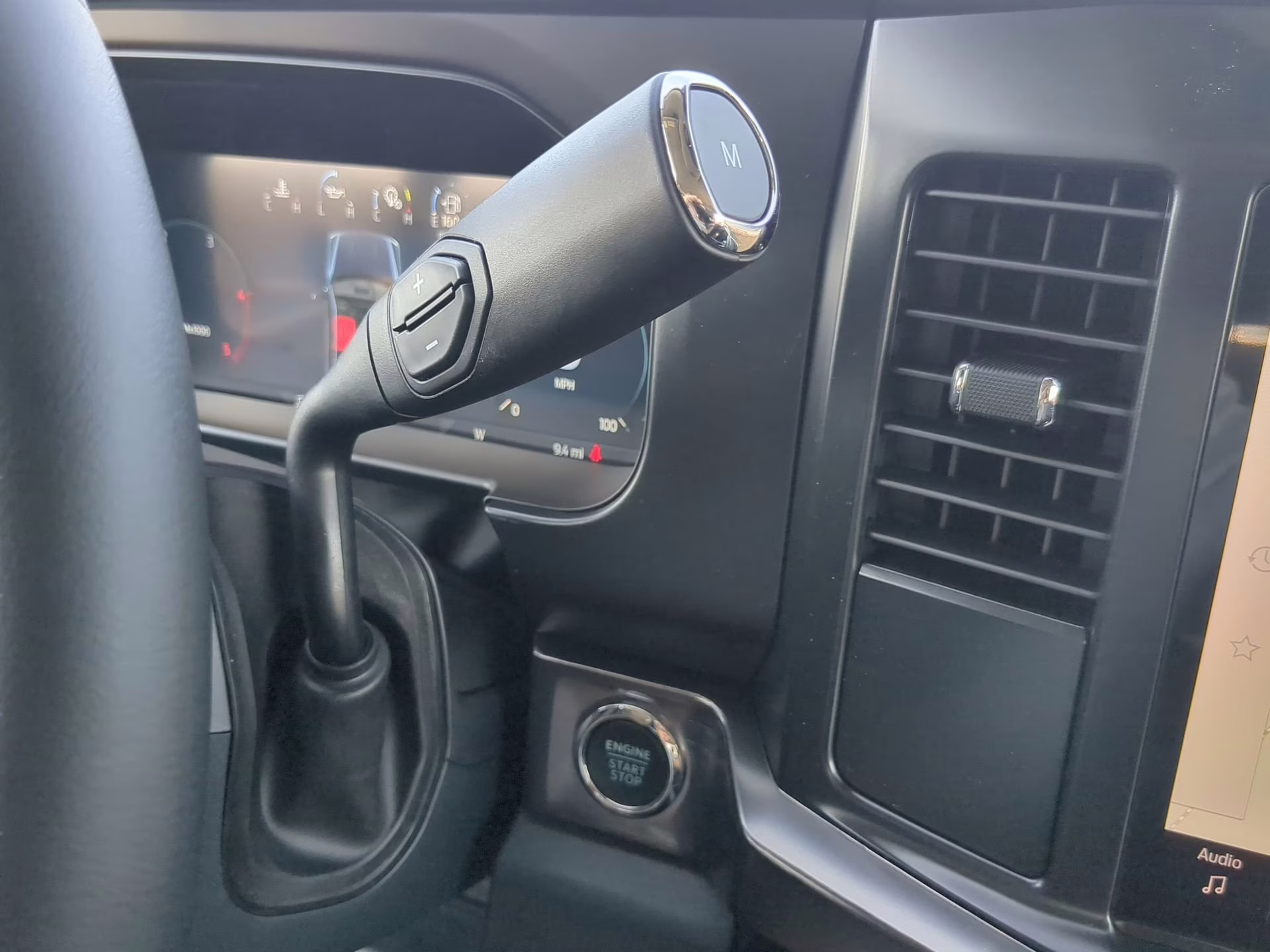 2026 Star White Metallic Tri-Coat Ford Super Duty F-250 SRW LARIAT Crew Cab Pickup 4X4 Truck