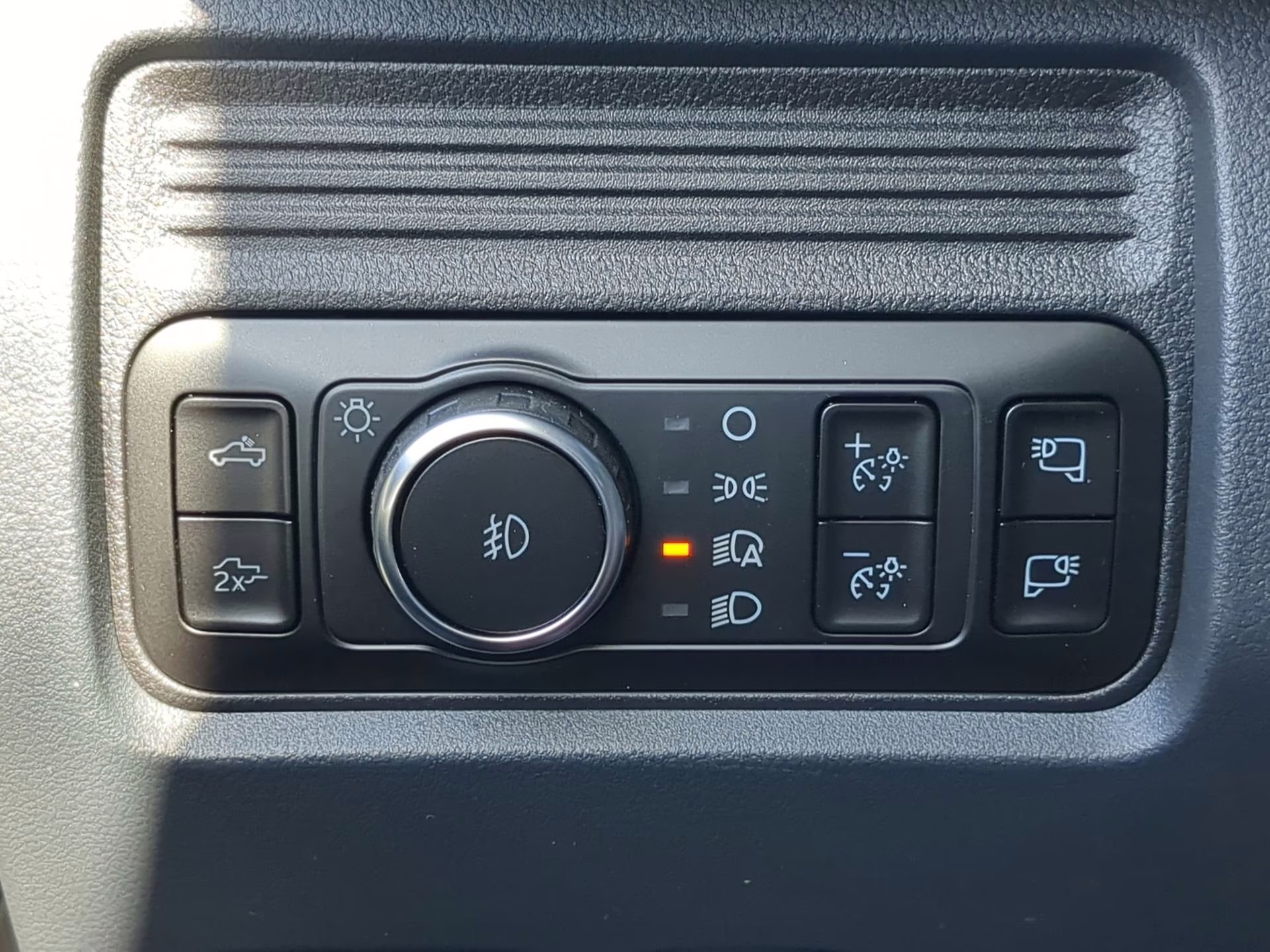 2026 Star White Metallic Tri-Coat Ford Super Duty F-250 SRW LARIAT Crew Cab Pickup 4X4 Truck