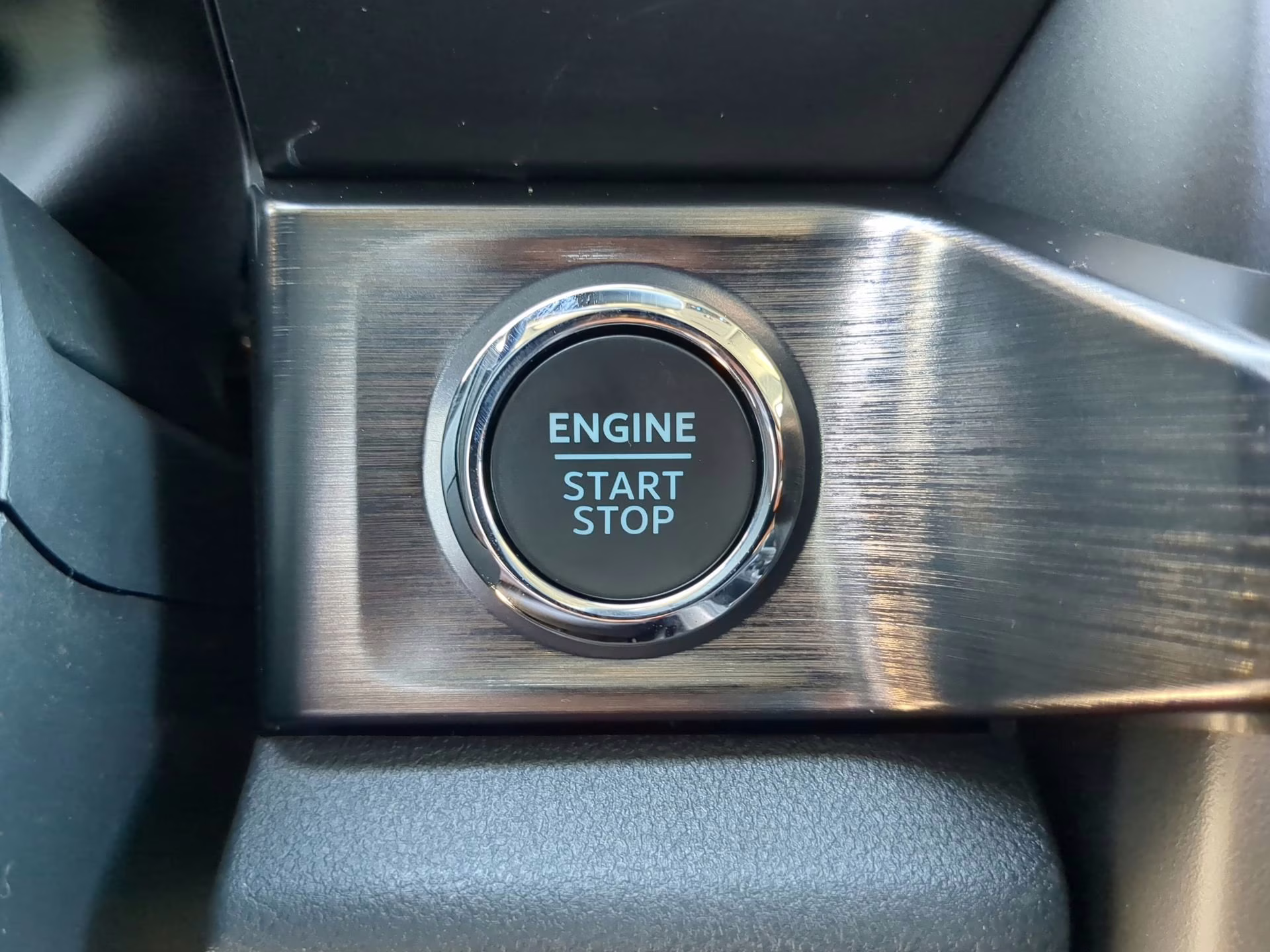 2026 Star White Metallic Tri-Coat Ford Super Duty F-250 SRW LARIAT Crew Cab Pickup 4X4 Truck