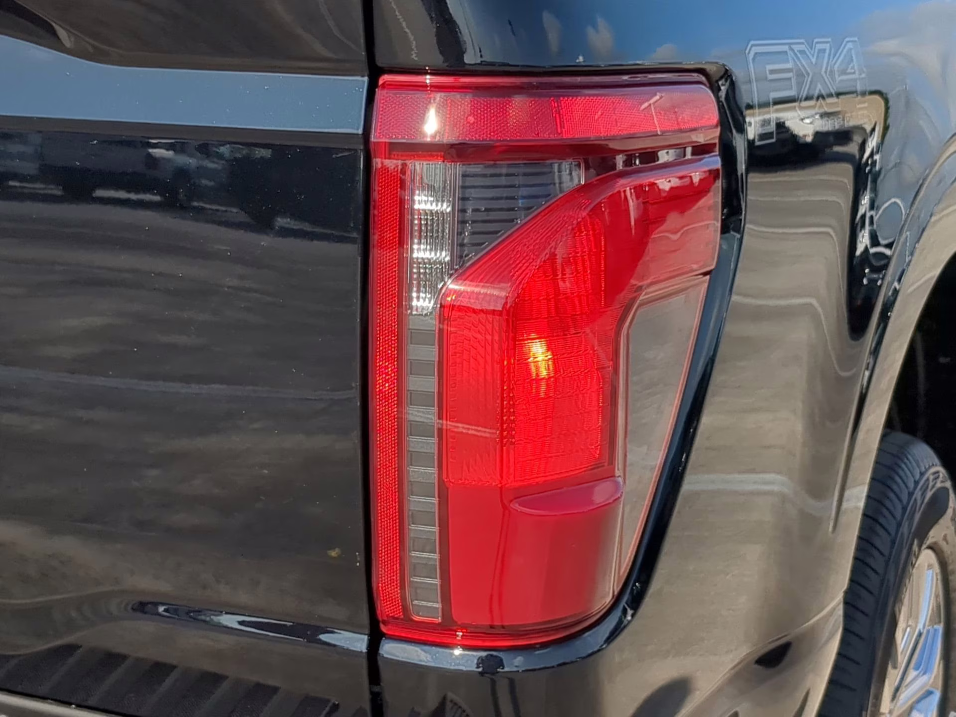 2026 Agate Black Metallic Ford F-150 XLT Crew Cab Pickup 4X4 Truck