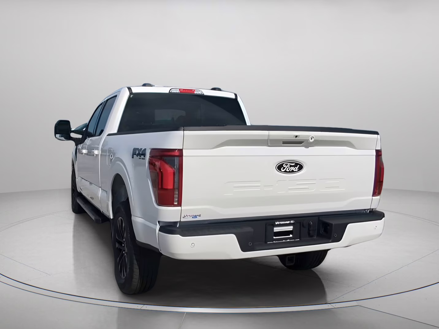 2026 Star White Metallic Tri-Coat Ford F-150 LARIAT Crew Cab Pickup 4X4 Truck