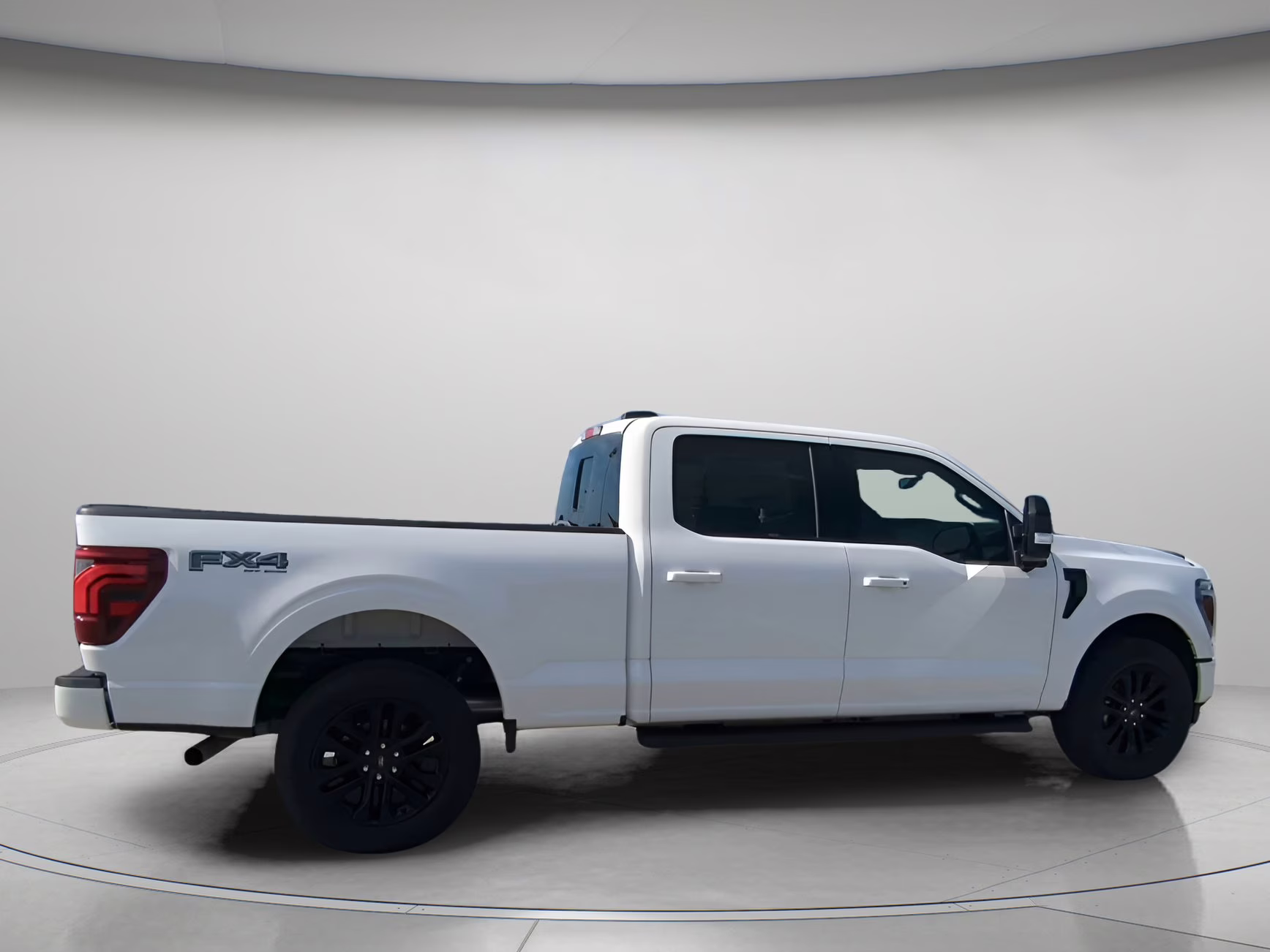 2026 Star White Metallic Tri-Coat Ford F-150 LARIAT Crew Cab Pickup 4X4 Truck