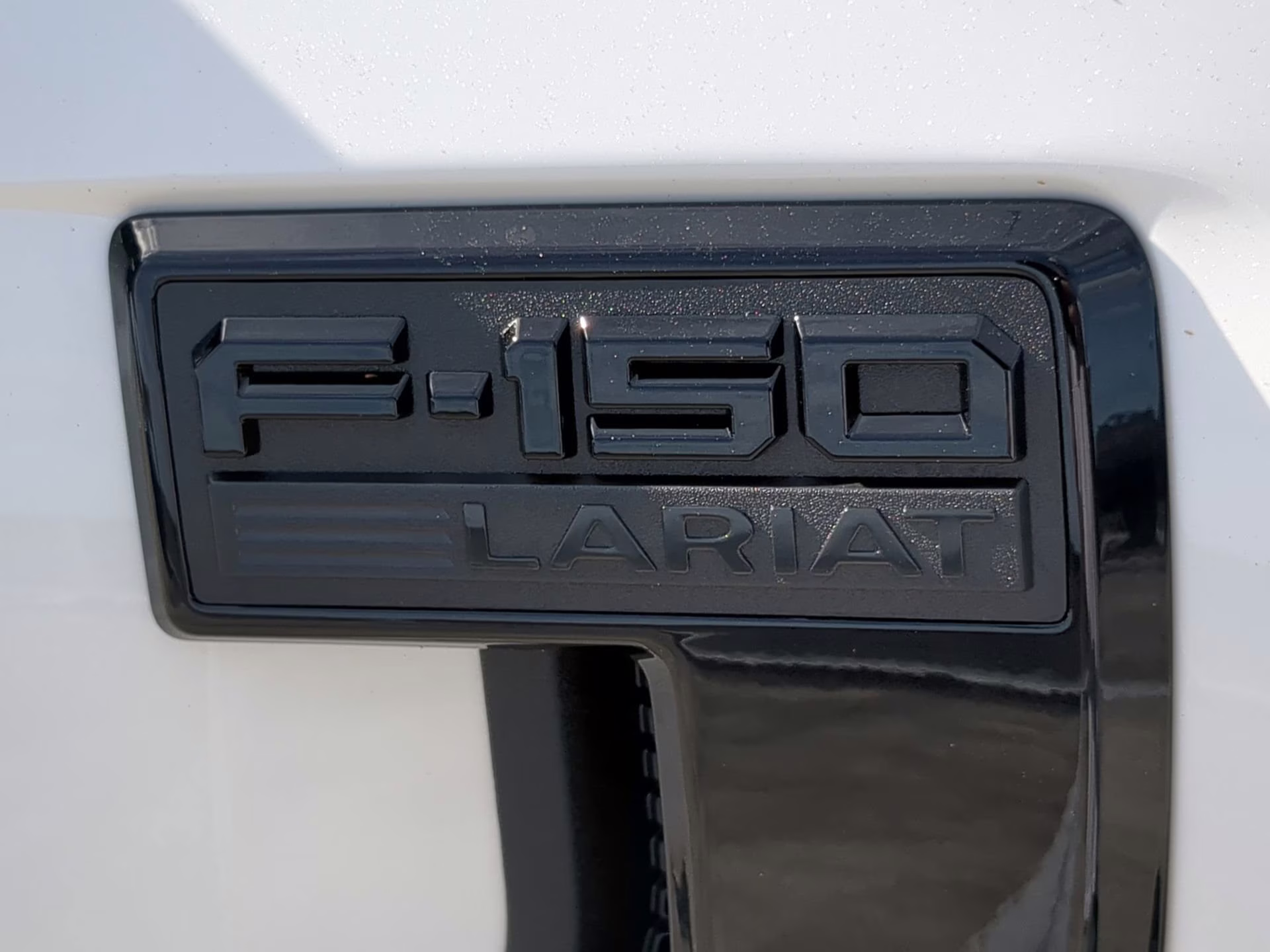 2026 Star White Metallic Tri-Coat Ford F-150 LARIAT Crew Cab Pickup 4X4 Truck