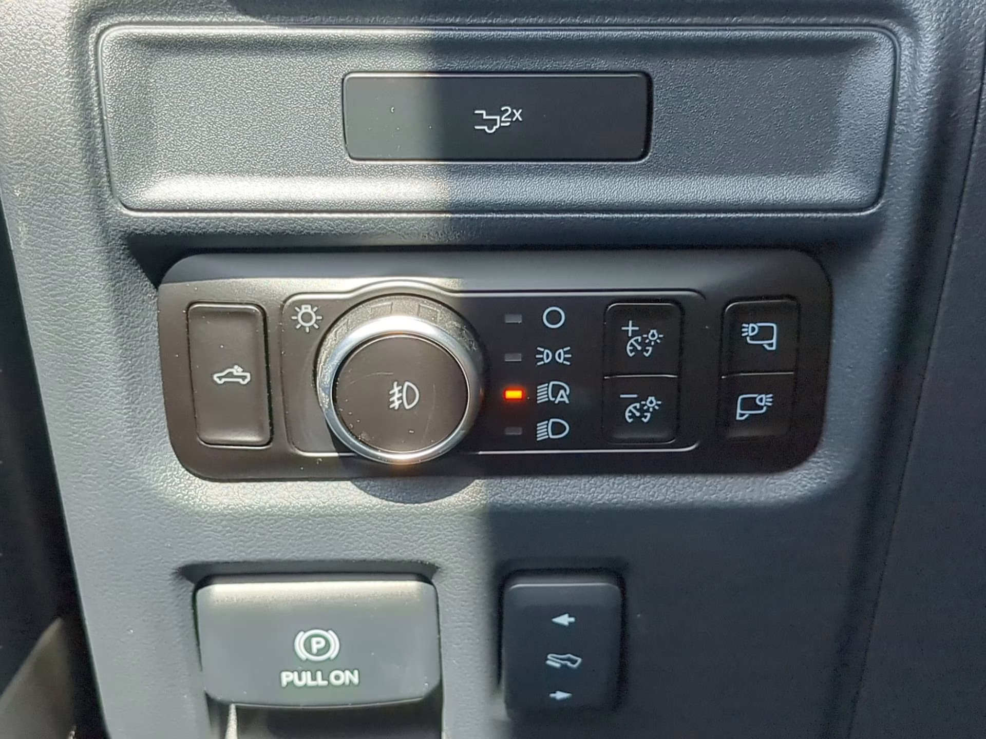 2026 Star White Metallic Tri-Coat Ford F-150 LARIAT Crew Cab Pickup 4X4 Truck