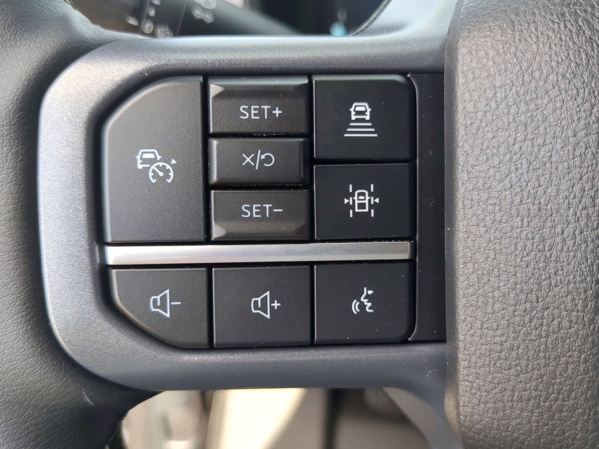 2026 Star White Metallic Tri-Coat Ford F-150 LARIAT Crew Cab Pickup 4X4 Truck