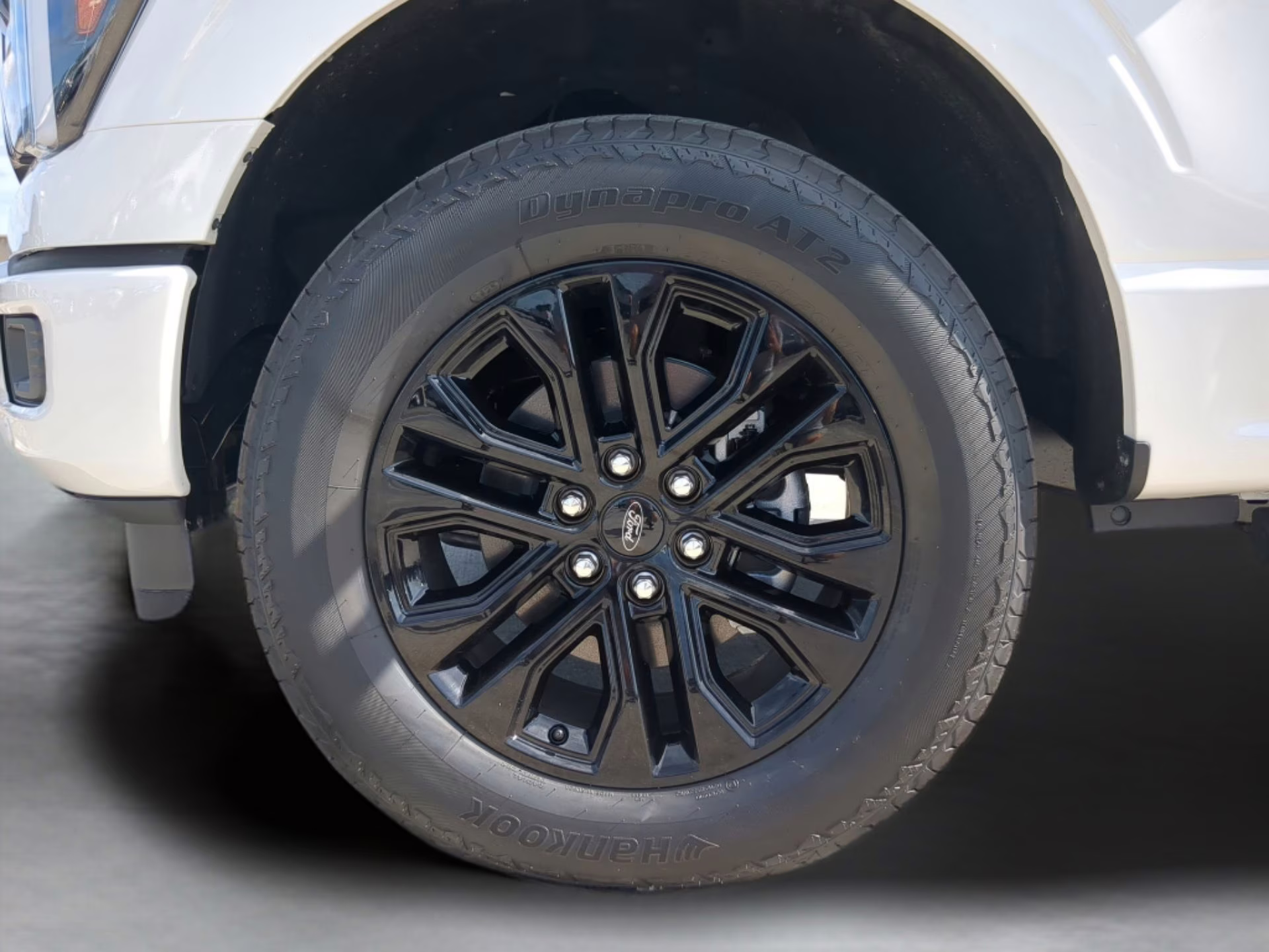 2026 Star White Metallic Tri-Coat Ford F-150 LARIAT Crew Cab Pickup 4X4 Truck