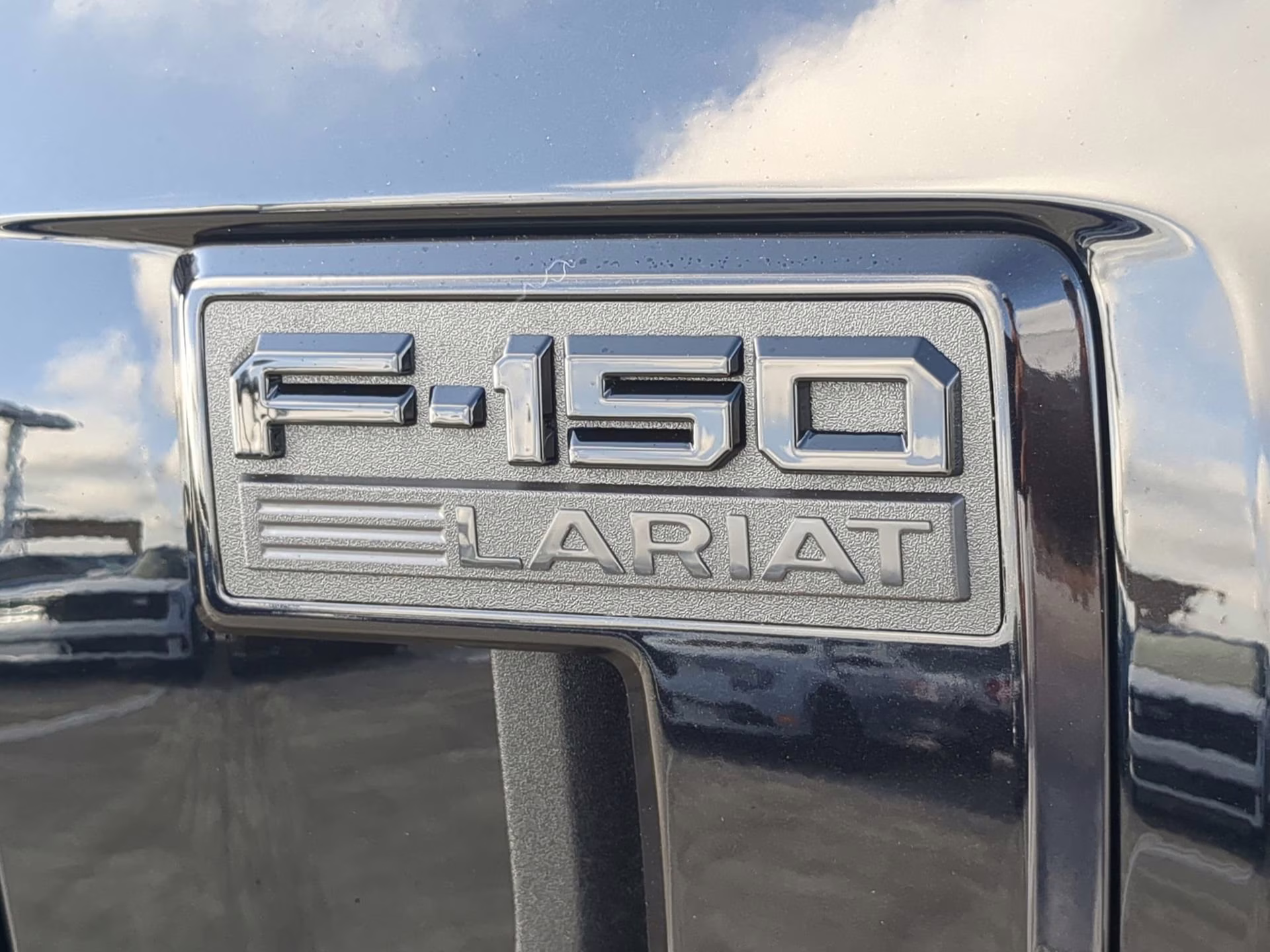 2026 Agate Black Metallic Ford F-150 LARIAT Crew Cab Pickup 4X4 Truck