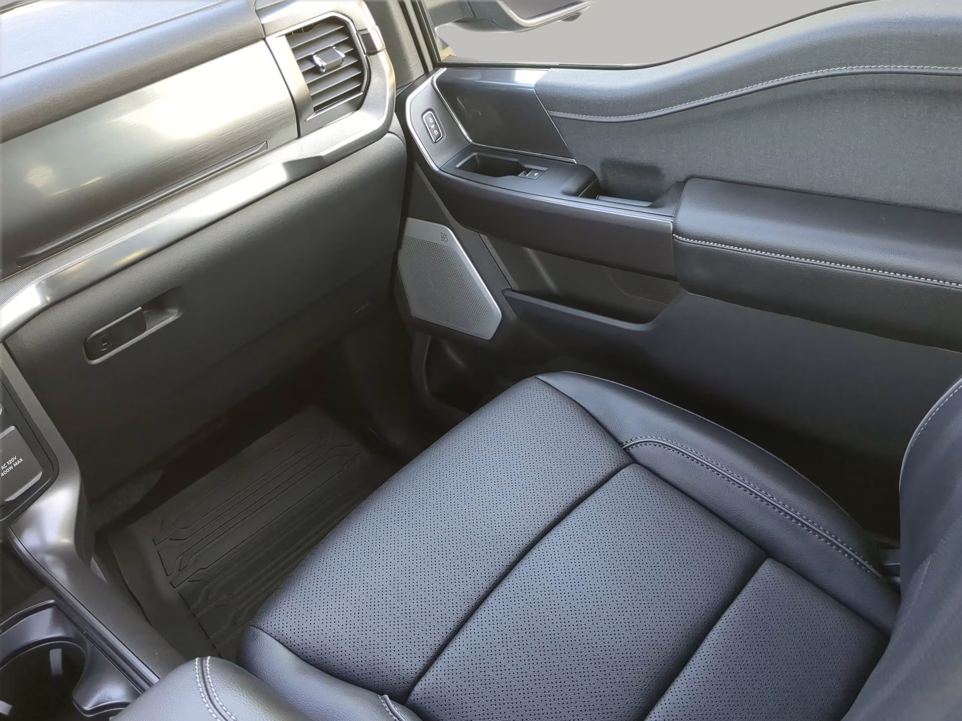 2026 Antimatter Blue Metallic Ford F-150 LARIAT Crew Cab Pickup 4X4 Truck