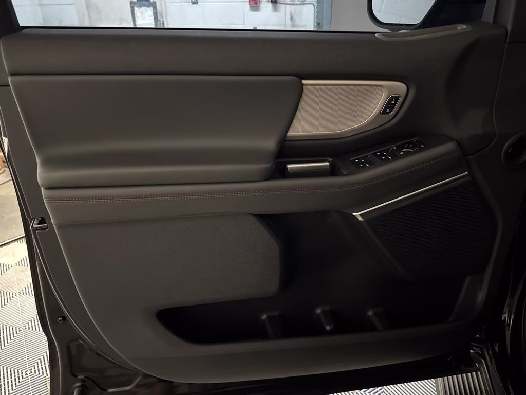 2025 Agate Black Metallic Ford Expedition Active RWD SUV