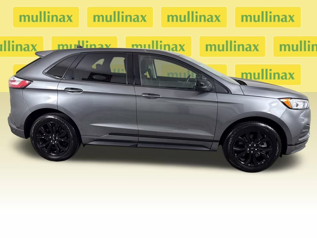 2024 Gray Metallic Ford Edge SE AWD SUV