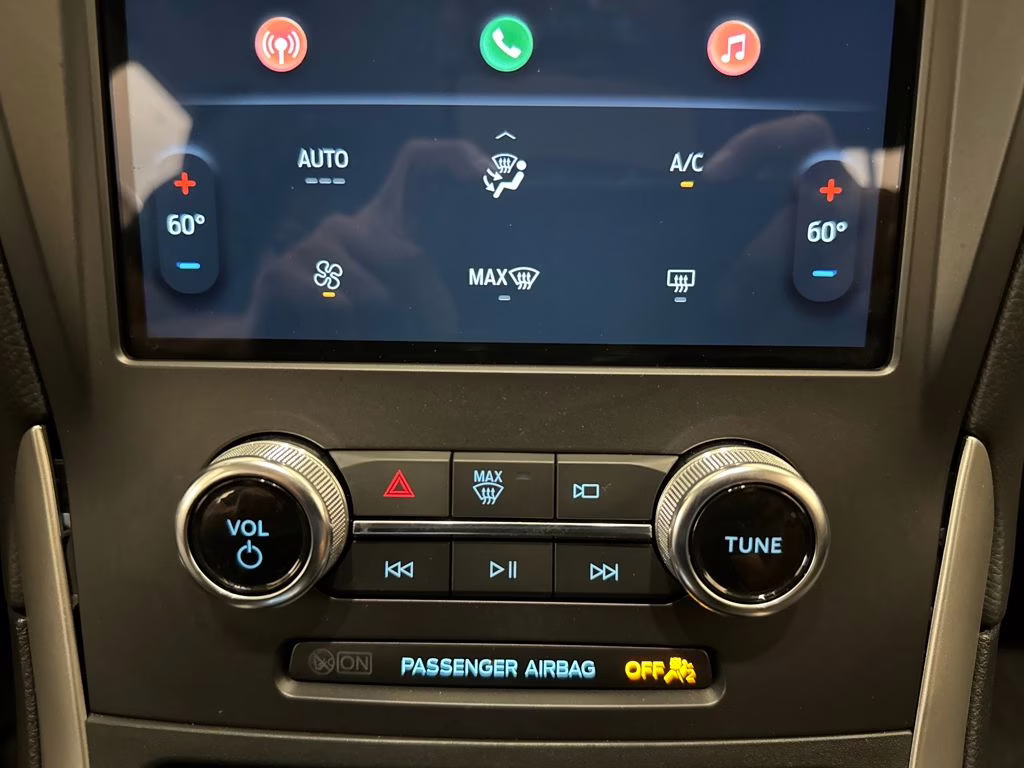 2024 Gray Metallic Ford Edge SE AWD SUV