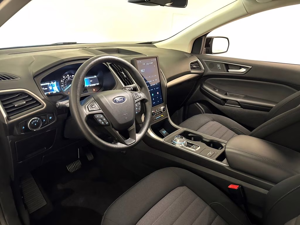 2024 Gray Metallic Ford Edge SE AWD SUV