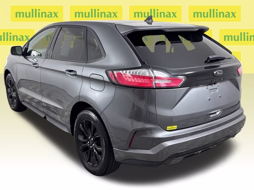 2024 Gray Metallic Ford Edge SE AWD SUV