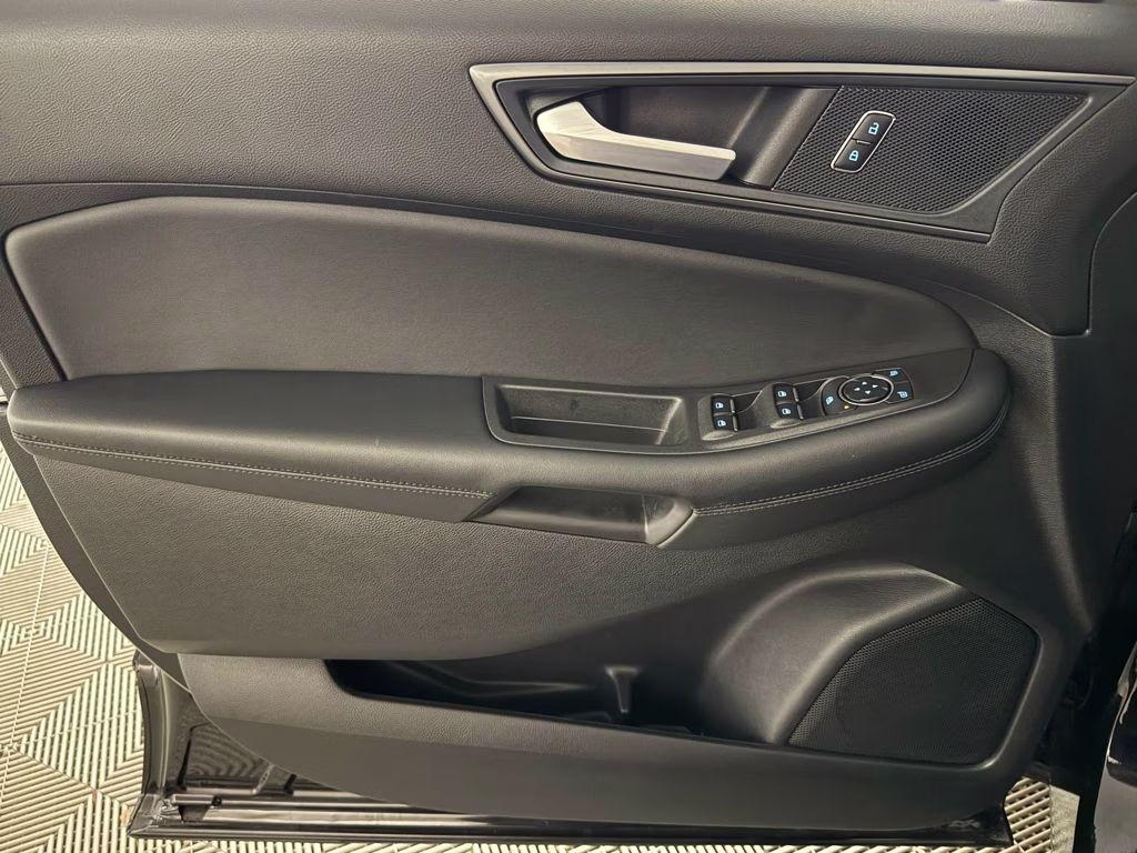 2024 Black Metallic Ford Edge SE AWD SUV