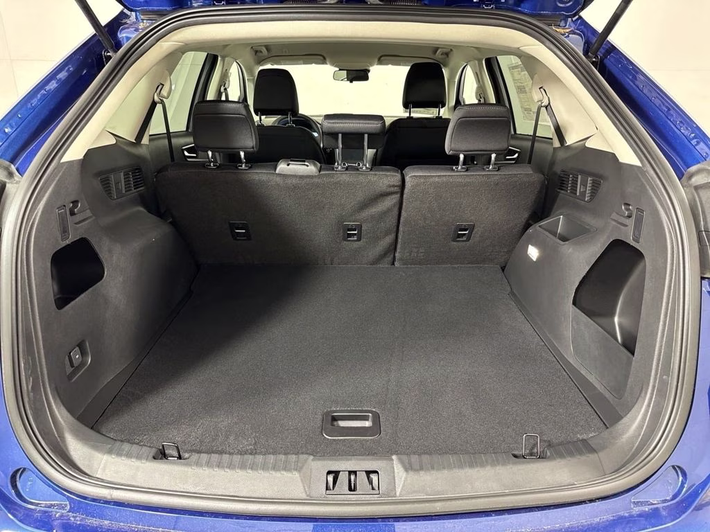 2024 Blue Metallic Ford Edge SE AWD SUV