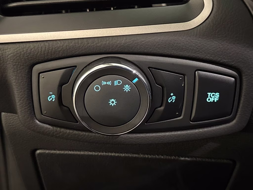 2024 Blue Metallic Ford Edge SE AWD SUV