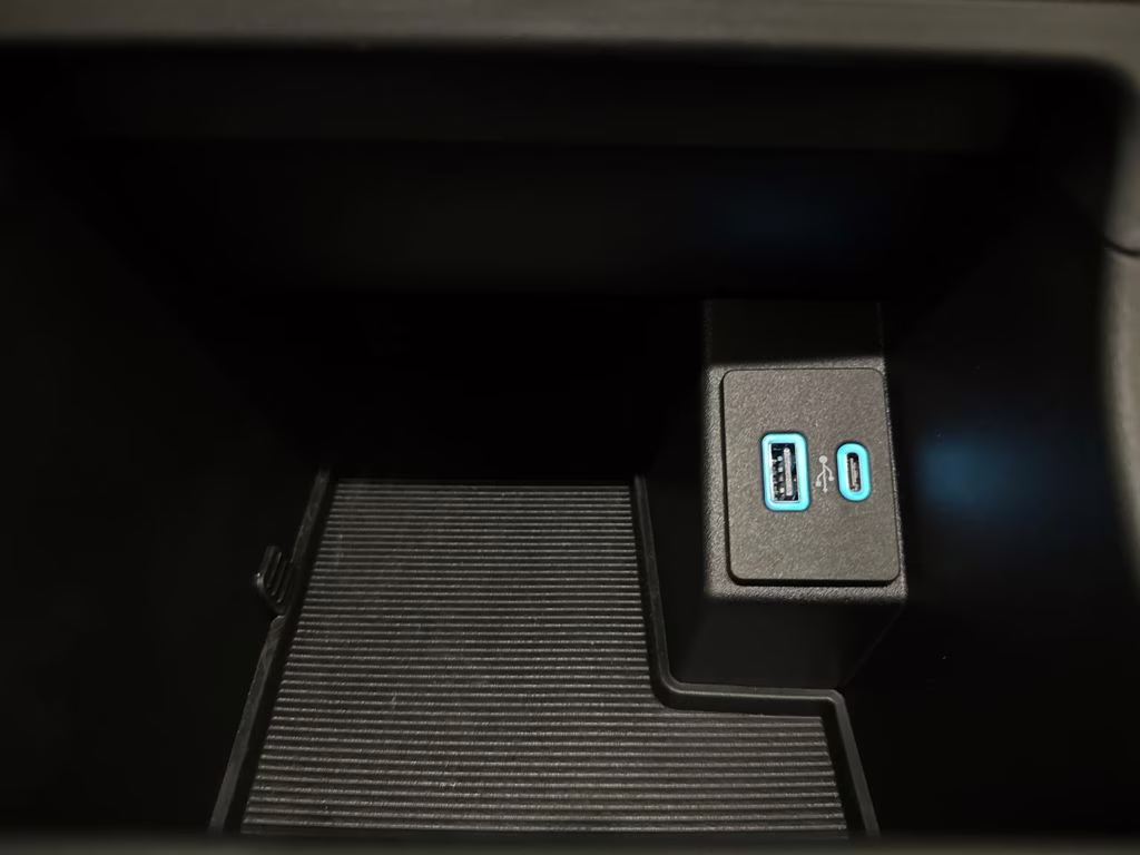 2024 Silver Metallic Ford Edge SE AWD SUV