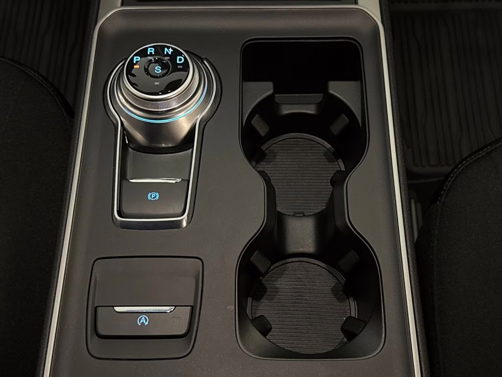 2024 Blue Metallic Ford Edge SE AWD SUV