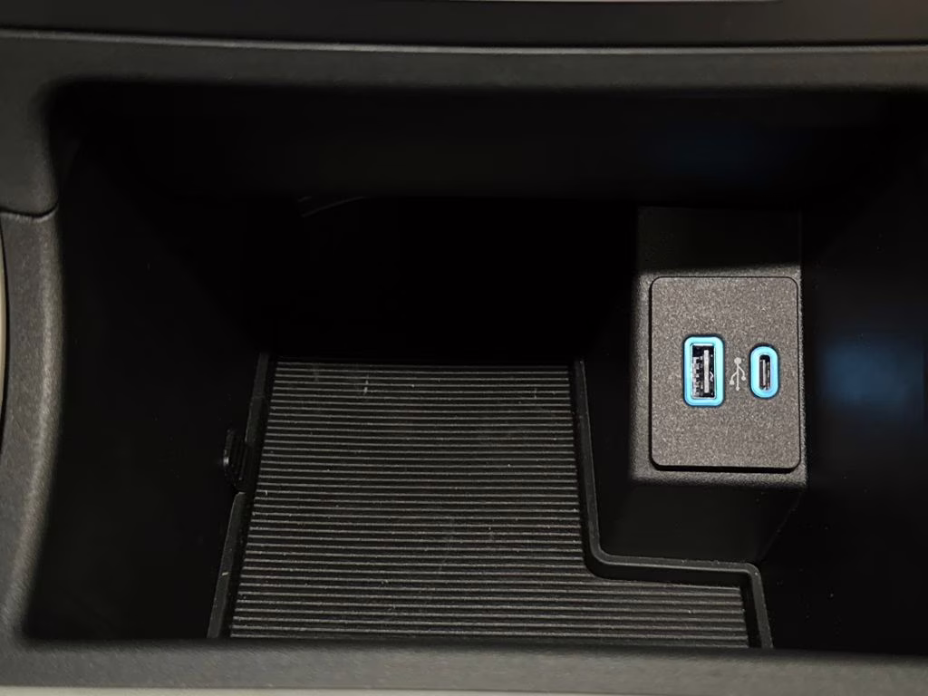 2024 Blue Metallic Ford Edge SE AWD SUV