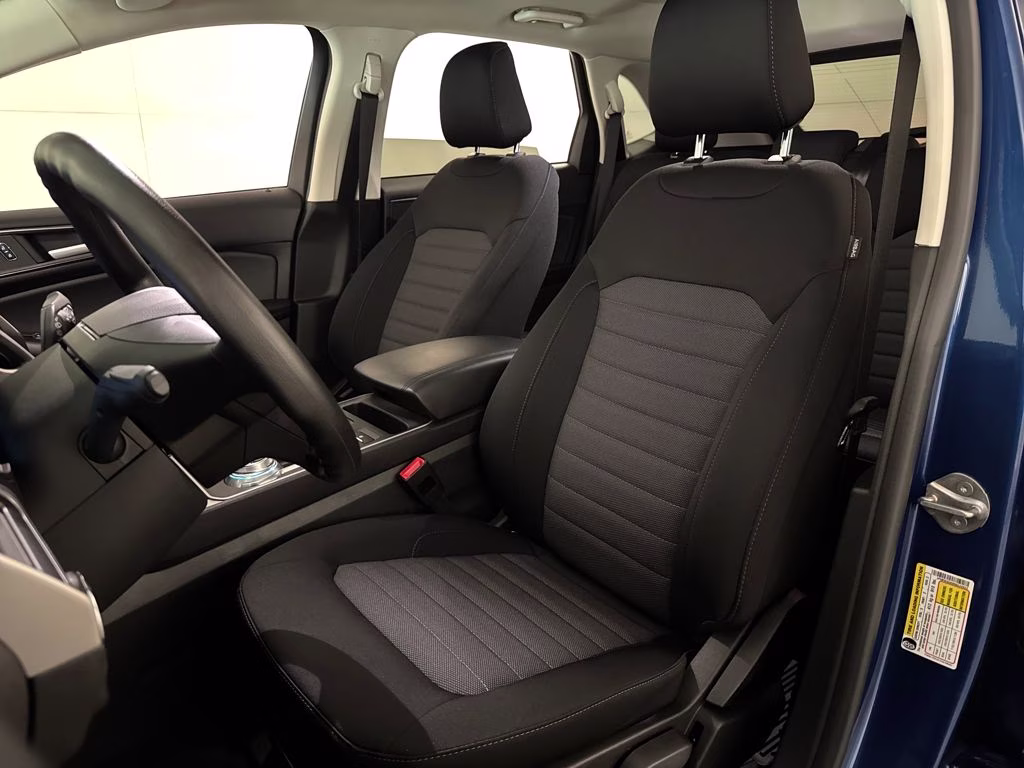 2024 Atlas Blue Metallic Ford Edge SE AWD SUV