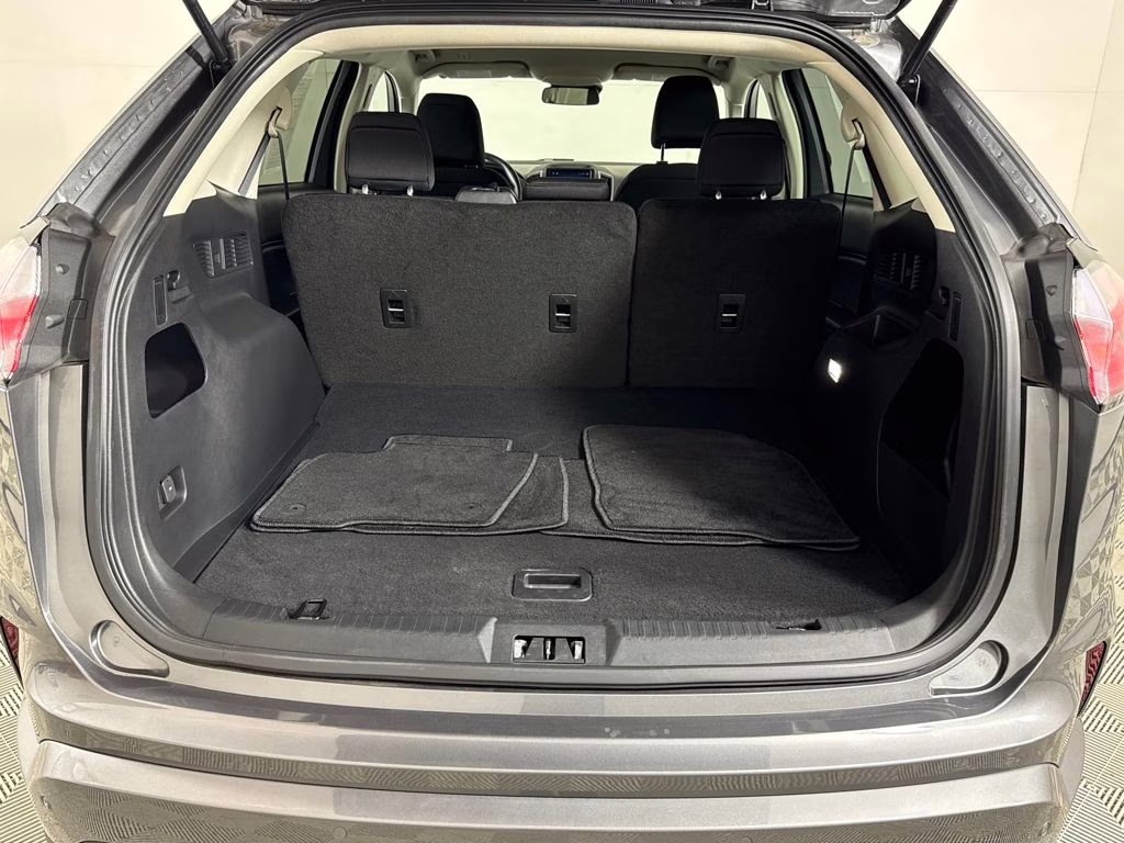 2024 Gray Metallic Ford Edge SE AWD SUV