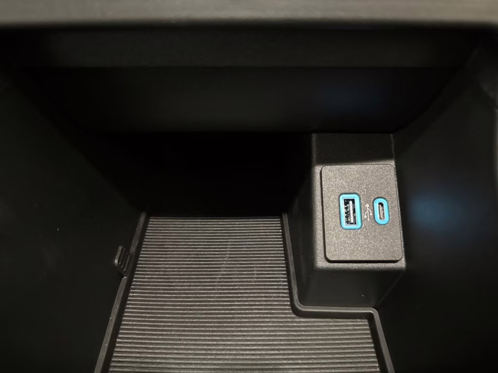 2024 Gray Metallic Ford Edge SE AWD SUV