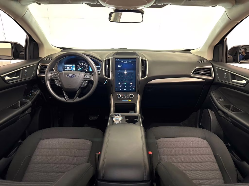2024 Gray Metallic Ford Edge SE AWD SUV