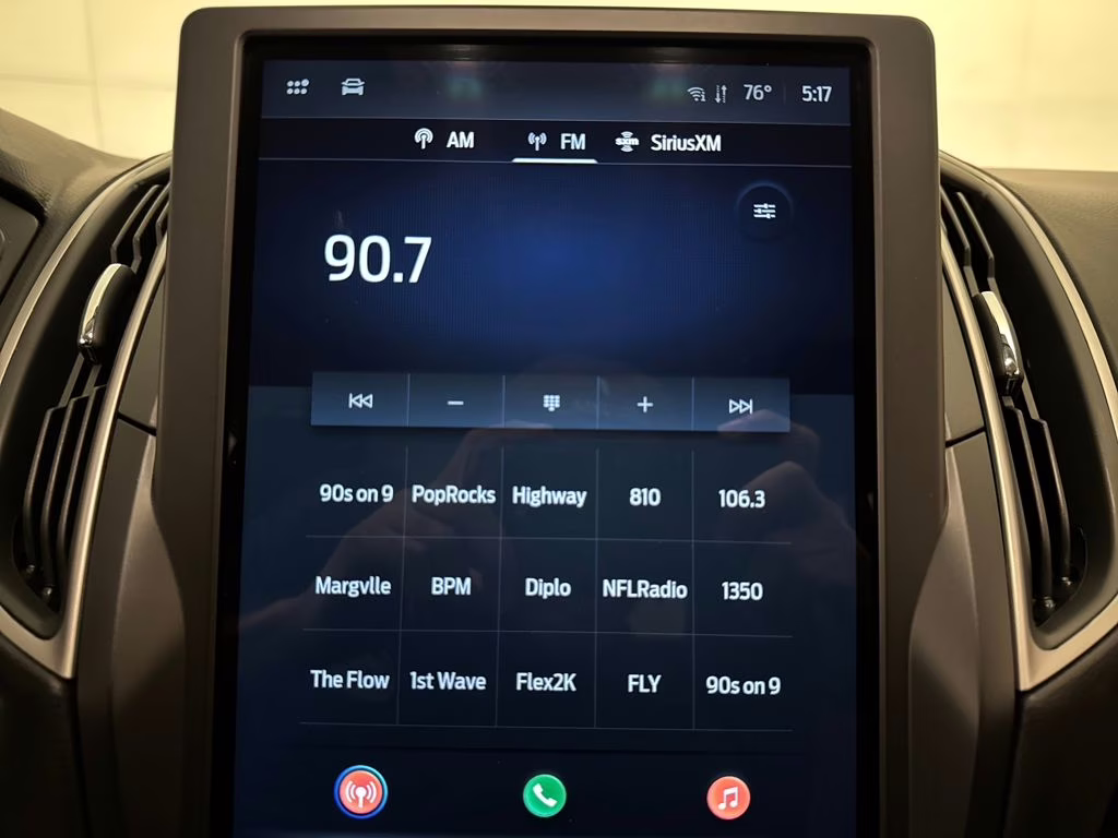 2024 Gray Metallic Ford Edge SE AWD SUV