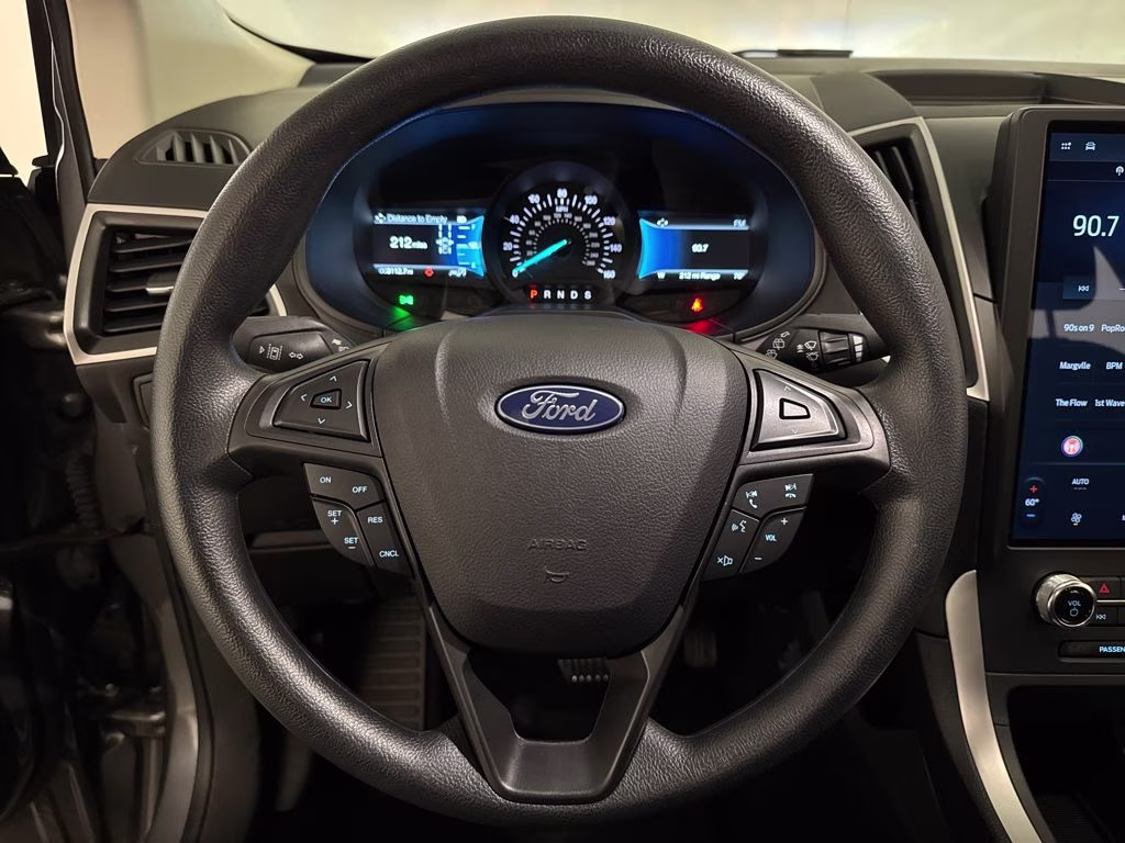2024 Gray Metallic Ford Edge SE AWD SUV