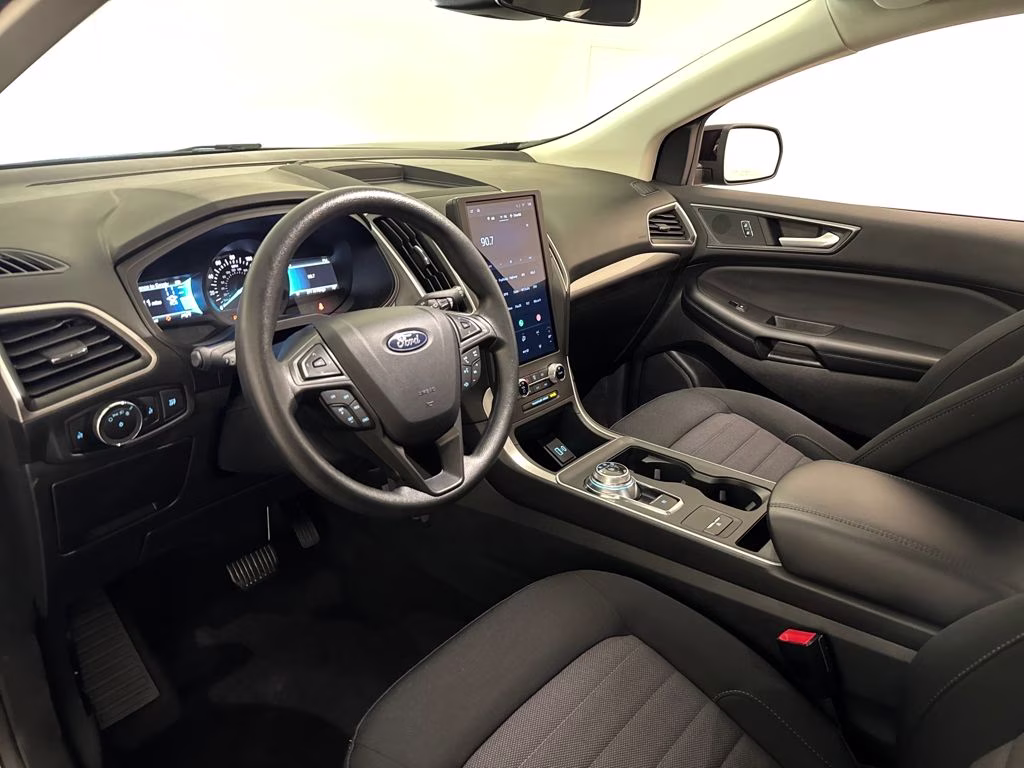 2024 Gray Metallic Ford Edge SE AWD SUV