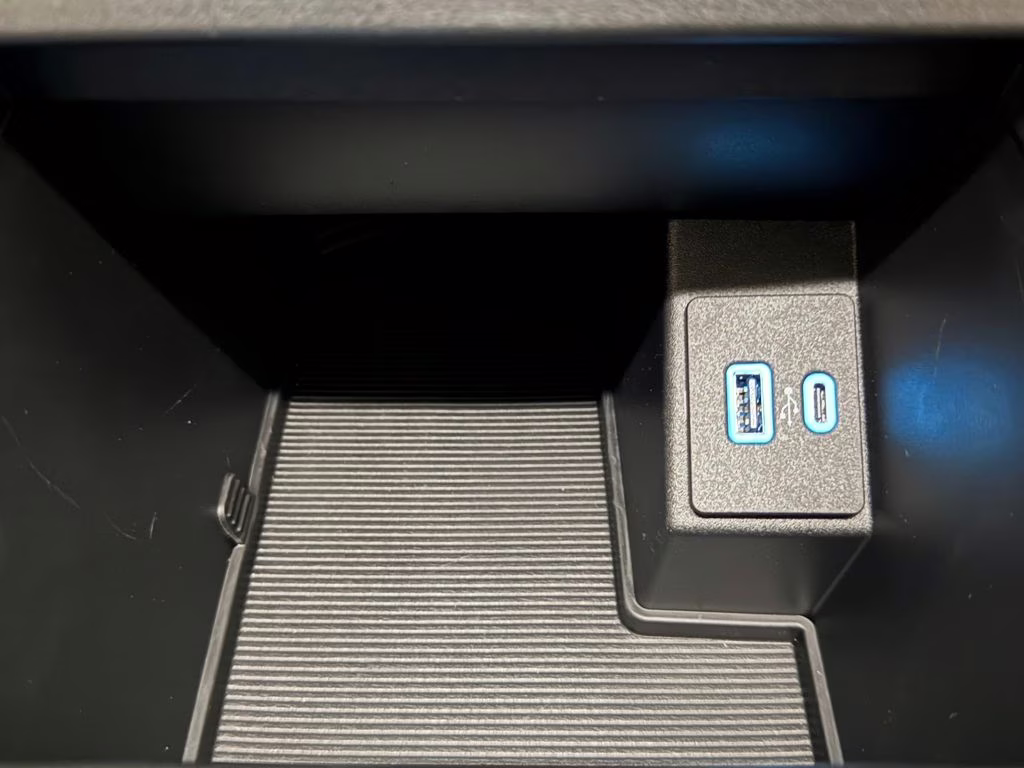 2024 Black Metallic Ford Edge SE AWD SUV