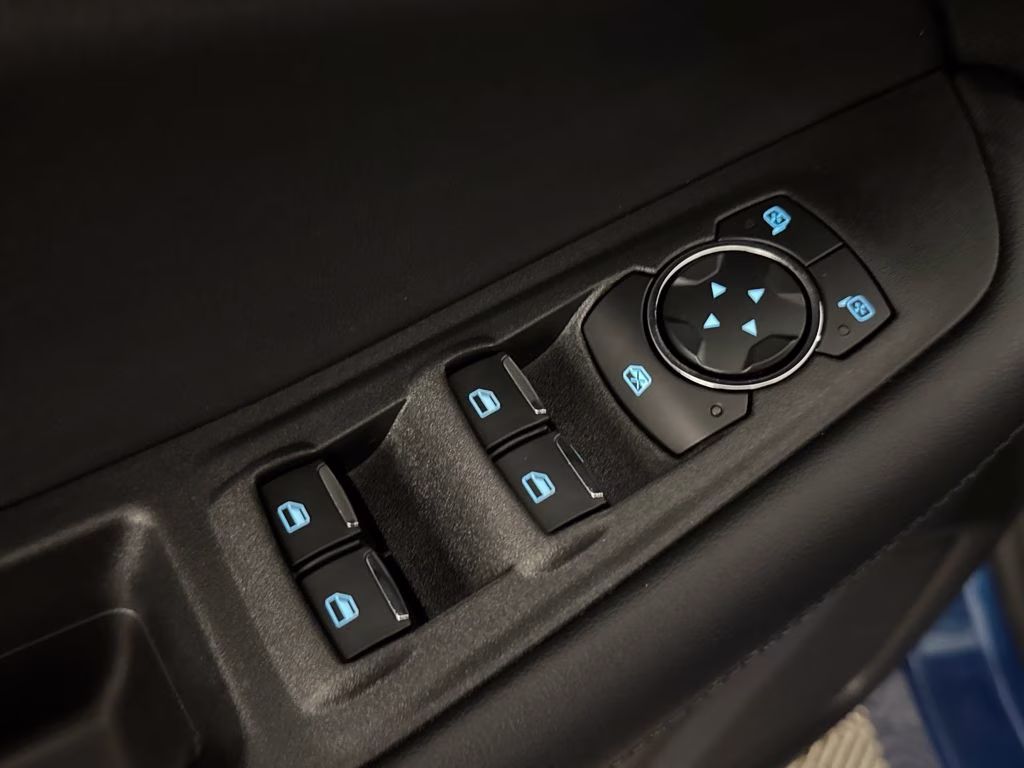 2024 Blue Metallic Ford Edge SE AWD SUV