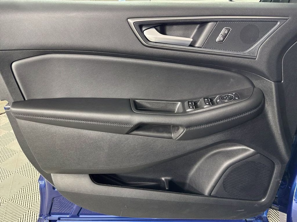 2024 Blue Metallic Ford Edge SE AWD SUV