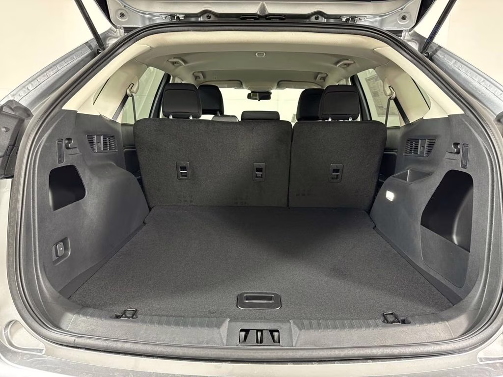 2024 Silver Metallic Ford Edge SE AWD SUV