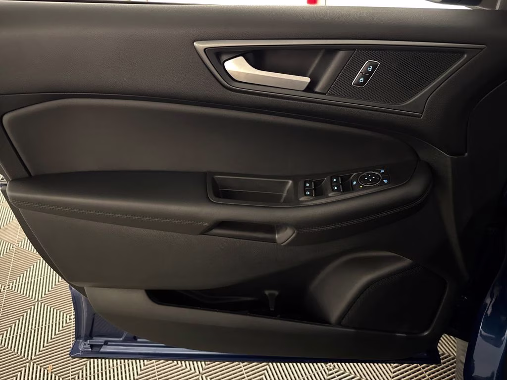 2024 Atlas Blue Metallic Ford Edge SE AWD SUV