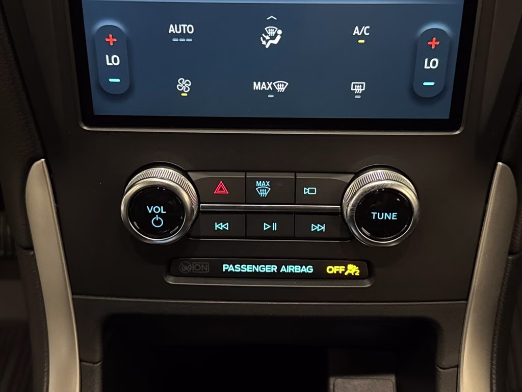2024 Atlas Blue Metallic Ford Edge SE AWD SUV
