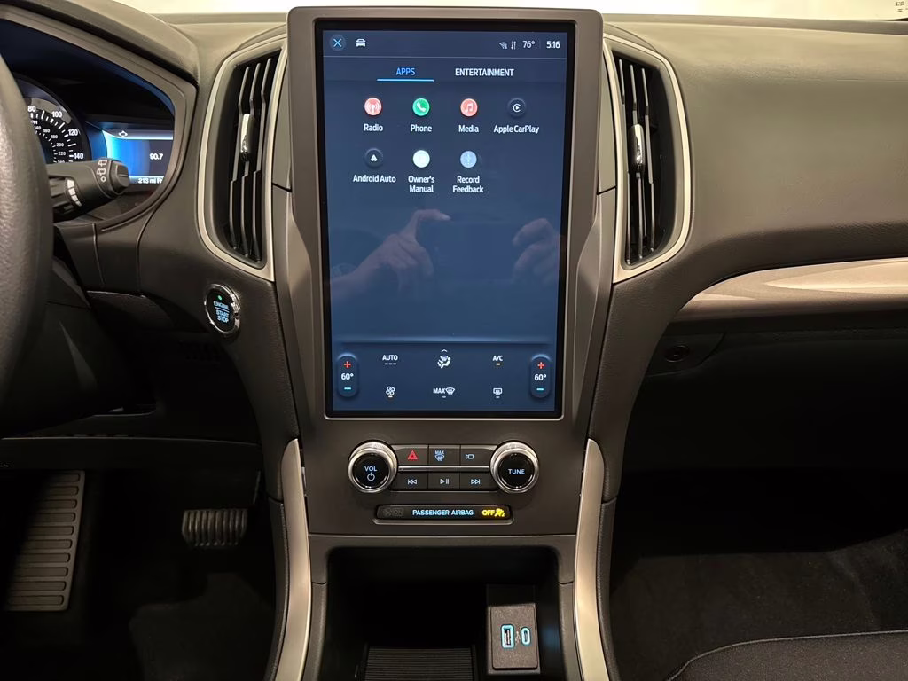 2024 Gray Metallic Ford Edge SE AWD SUV