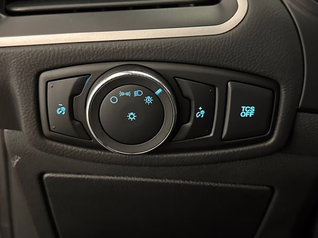 2024 Gray Metallic Ford Edge SE AWD SUV