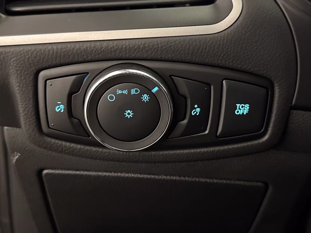 2024 Gray Metallic Ford Edge SE AWD SUV