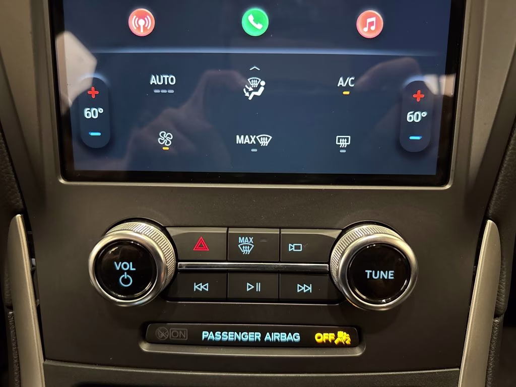 2024 Gray Metallic Ford Edge SE AWD SUV