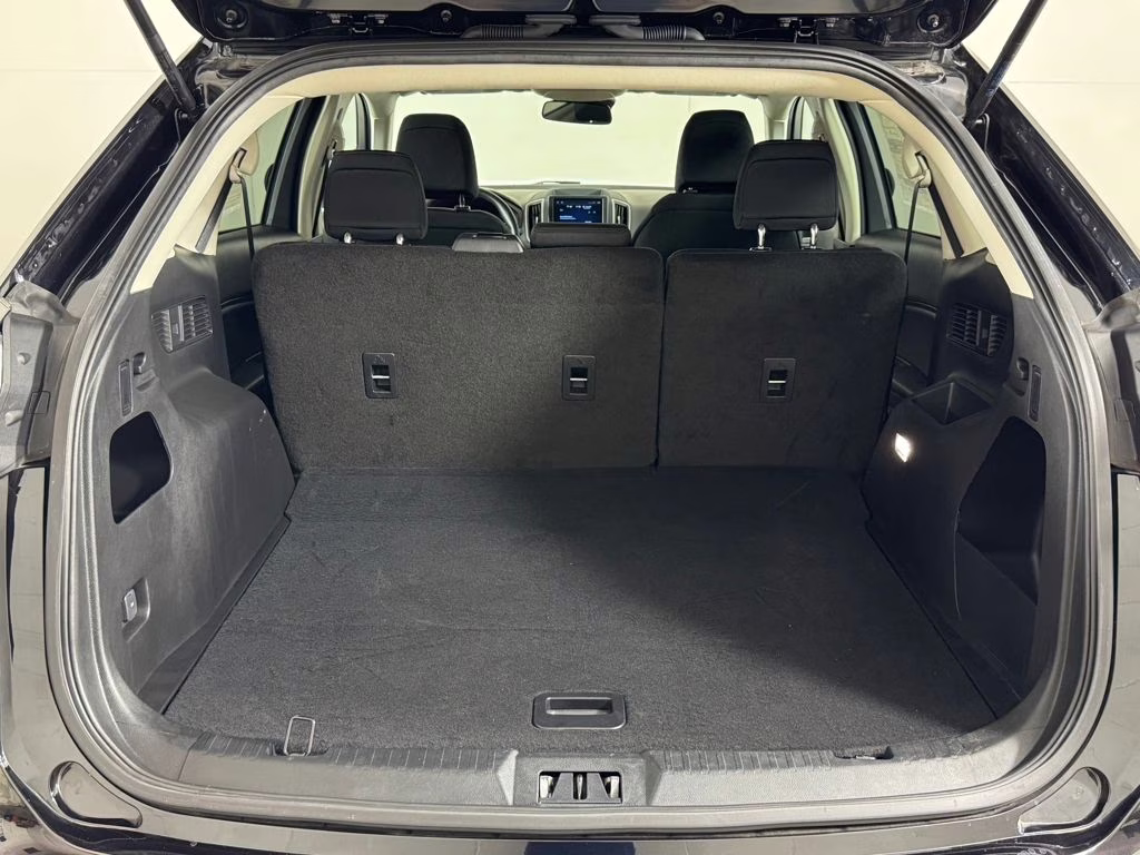 2024 Black Metallic Ford Edge SE AWD SUV