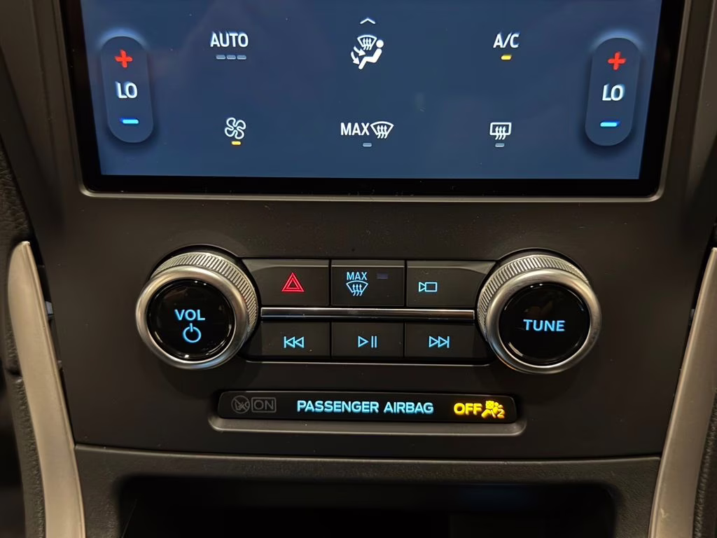 2024 Black Metallic Ford Edge SE AWD SUV