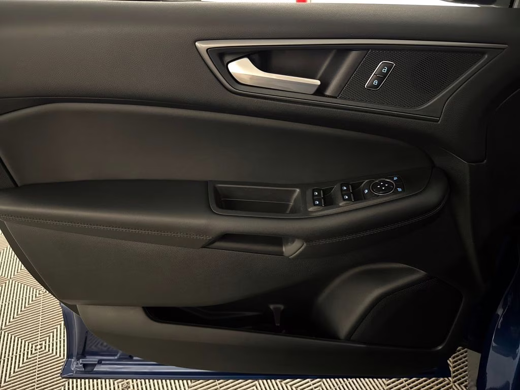 2024 Blue Metallic Ford Edge SE AWD SUV