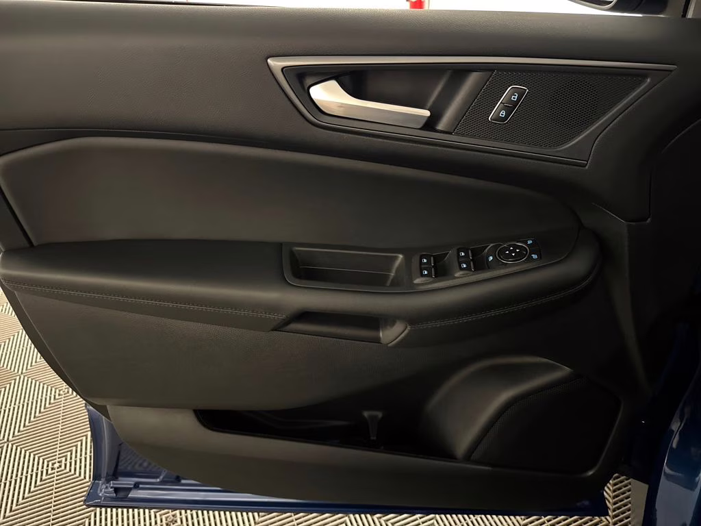 2024 Blue Metallic Ford Edge SE AWD SUV