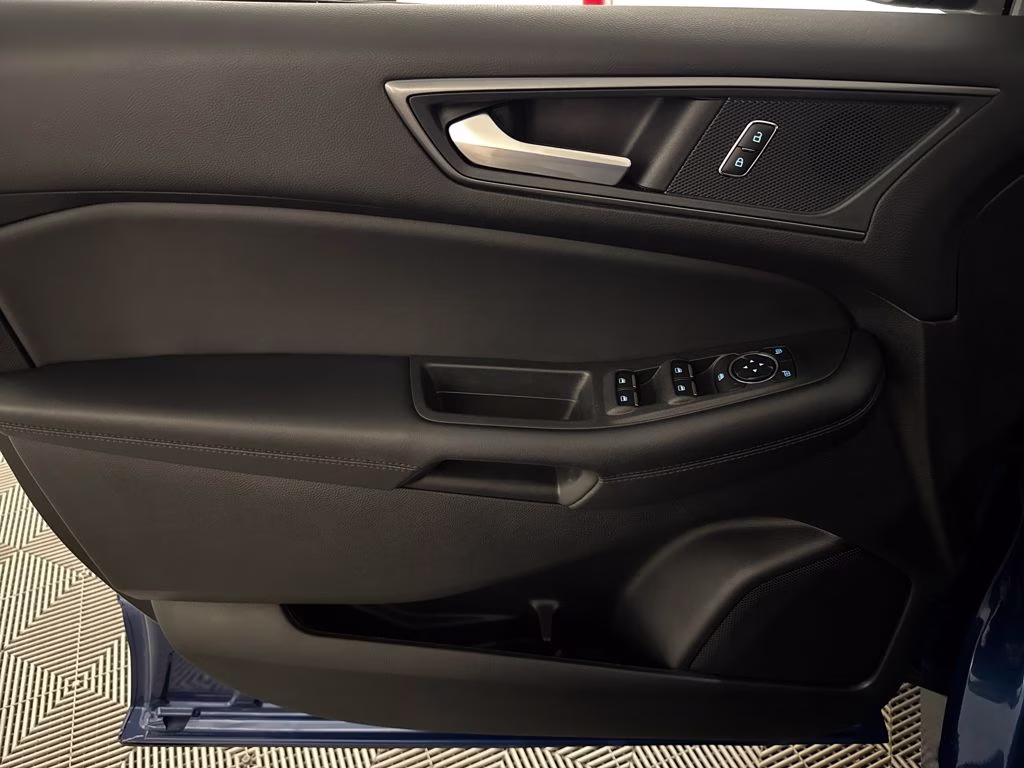 2024 Blue Metallic Ford Edge SE AWD SUV